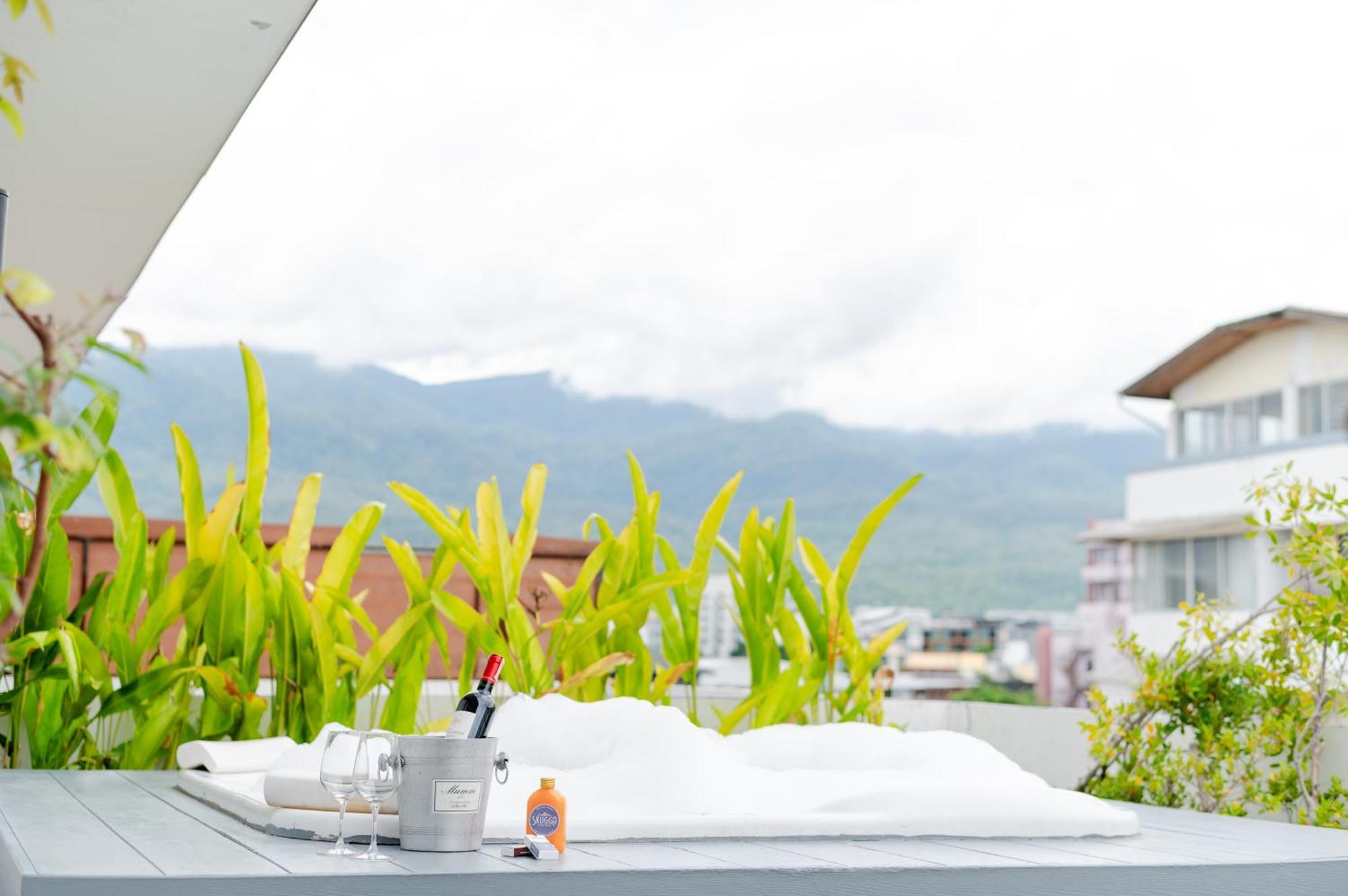 Tolani Nimman Villa Chiang Mai Exterior foto